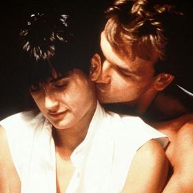 Demi Moore chtěla, aby scény s keramikou vypadaly realisticky. Začala kvůli tomu navštěvovat kurz hrnčířství.