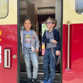 Oliver si natáčení užívá. V devíti letech má skvělou vyřídilku, takže není divu, že je u slečen velmi oblíbený.