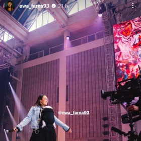 Ewa Farna měla při zvukové zkoušce Andělů na prsou dvouměsíční dcerku Ellu.