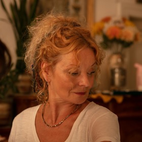 Vilma Cibulková si v dramatu Promlčeno zahrála maminku Elišky (Denisa Barešová).