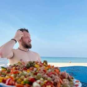 Odpočinout se od něj dá jedině na plážích, kde stěží potkáte živáčka. Místní sem příliš nechodí a turistů je pomálu.