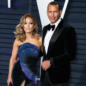 Jennifer Lopez před současným vztahem s Benem Affleckem chodila s baseballistou Alexem Rodríguezem. Strávili spolu čtyři roky, v březnu 2019 se zasnoubili, ale svatba se kvůli pandemii koronaviru pořád odkládala. V březnu 2021 pak hrdličky oznámily, že se jejich vztah ocitl v krizi. V dubnu 2021 se oficiálně rozešly. Tou dobou už Jennifer podle všeho randila s Affleckem.