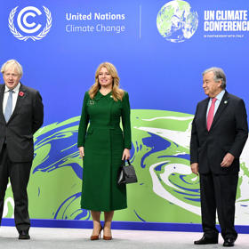 Zuzana Čaputová dobře ví, že čím honosnější společenská akce, tím delší by měla být dámská sukně. V barvách se ovšem omezovat nehodlá a vždy je volí tematicky - zelená má například symbolizovat ekologii, které se akce týkala.