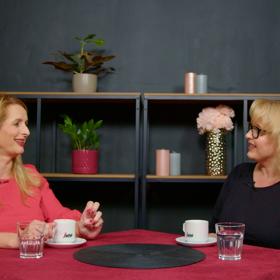 Houslistka Markéta Muzikářová přijala pozvání moderátorky Miluše Bittnerové do talkshow Na kafeečko.