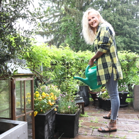 Na terase mám různý květináče, který osazuju, protože je to úplně nejjednodušší.
