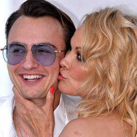 Starší Brandon se s mámou pravidelně objevuje ve společnosti. Je totiž hercem a modelem v jednom.