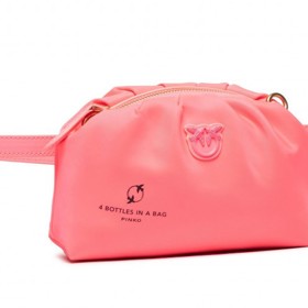 Hravá jarní ledvinka v růžovém designu. PINKO, 2695 Kč