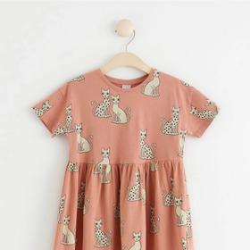 Dívčí bavlněné šaty s krátkým rukávem a potiskem. Lindex, 399 Kč