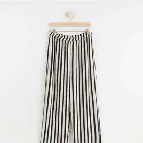 Pruhované kalhoty s vysokým pasem. Lindex, 999 Kč
