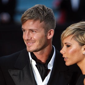 Březen 2007 - Pár má za sebou několik krizí. Od počátku jejich vztahu totiž média spekulovala o tom, že David Victorii zahýbá. Ač to fotbalista usilovně popíral, jednoduché to pro manžele nebylo. Zvlášť, když roku 2003 přispěchala bývalá záložníkova asistentka Rebecca Loos s tím, že s Beckhamem měla poměr a vylíčila pro SKY TV detaily jejich intimních hrátek.