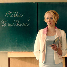 Bezva ženská na krku: Eliška (Petra Hřebíčková) se jednoho dne rozhodně změnit svůj život.