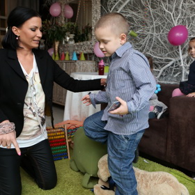 V roce 2014 nechala Gabriela svému synovi změnit příjmení a z Kristiána Kokty se stal Kristián Partyš.