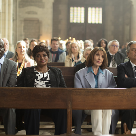 Claude a Marie už si prošli mnoha zkouškami. Teď na ně čeká ta možná největší - mají se setkat s rodinami svých zeťů.