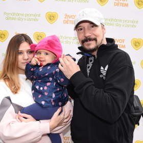 Zpěvák Bohuš Matuš se po čtyřicítce konečně stal otcem. Malé Natálce, kterou má se svou manželkou Lucií, budou v prosinci dva roky.