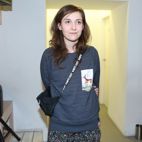 V obou pořadech zaujala svým specifickým projevem, jímž přidala probíraným tématům na naléhavosti.