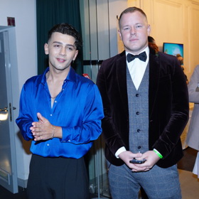 Zpěvák Jan Bendig je spokojený s partnerem Lukášem Rejmonem, se kterým už tvoří pár téměř devět let.