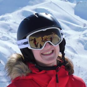 Velmi romantickým způsobem skončila univerziáda v Krasnojarsku. Jednu dobrovolnici tehdy její přítel požádal o ruku ve chvíli, kdy s moderátory probírala závody. Chtěl, aby na tento okamžik nikdy nezapomněla.