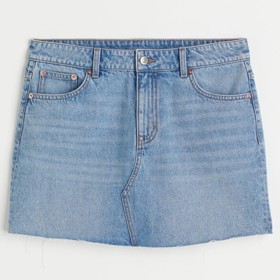 Světlá džínová minisukně. H&M, 749 Kč