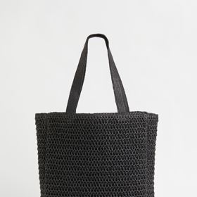 Černá slaměná taška. H&M, 599 Kč