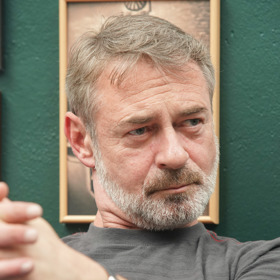 Jiří Dvořák (55) se nezdá, ale když si nechá narůst vousy, málokdo by v něm hledal roztomilého čerta Uriáše z pohádky Anděl Páně.