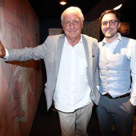 Karel Heřmánek s nejstarším synem Karlem, který je uměleckým ředitelem Divadla Bez zábradlí.