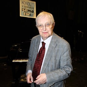 Jiří Suchý je ve svých devadesáti letech stále vitální, jak prozradil v našem rozhovoru.