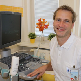 MUDr. Lukáš Pondělíček, primář gynekologicko-porodnického oddělení Nemocnice Teplice, srovnal pro Lifee.cz porody před 40 lety a dnes.