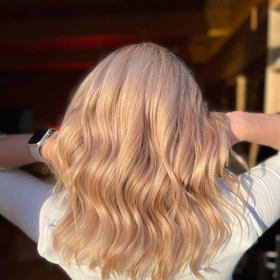 Ženy okolo pětatřiceti mají výhodu, že si mohou dovolit téměř jakýkoliv účes. 