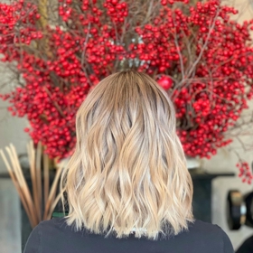 Polodlouhé vlasy lichotí ženám všech věkových kategorií.