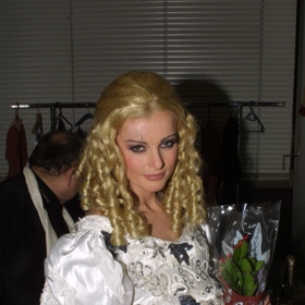 Obsadil ji také do svého ikonického muzikálu Drákula.