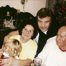 Táta byl první chlap, kterýho jsem mohla v životě pozorovat. Mámu hrozně miloval.
