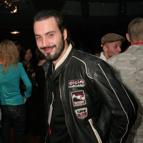 Zpěvák Václav Noid Bárta se dříve živil jako řezník. Potom přišlo období, kdy maso vůbec nejedl. Dnes si zakládá na svalech, proto už se kvalitních bílkovin nezříká.