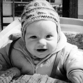 Děti se první roky vozily v hlubokém kočárku, když začaly být neposedné, přivázaly se kšírami.