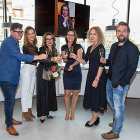 Gabriela Partyšová se už dnes za své brýle nestydí - naopak. Prý díky nim vypadá mladší.