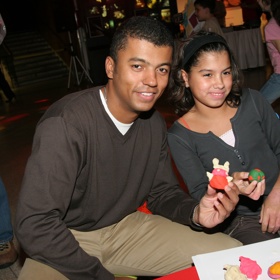 Rey si soukromí střeží a od jisté doby s dcerami do společnosti nechodí příliš často.