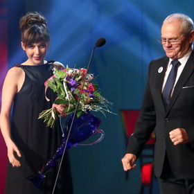 V roce 2018 jí cenu Thálie předával slovenský herec Milan Kňažko.