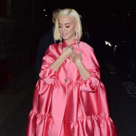 Zpěvačka Katy Perry přiznává, že ve svém domě praktikuje bláznivé úklidové rituály. Rozhlasovému moderátorovi Z100 prozradila, že všechny věci řadí podle abecedního pořádku.