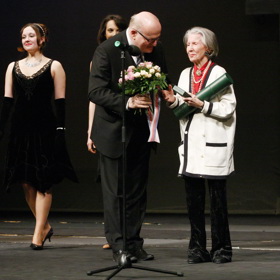 Ministr kultury Daniel Herman předal Medě Mládkové v rámci festivalu Mene Tekel ocenění Dáma české kultury, Rytíř české kultury a Mecenáš české kultury.