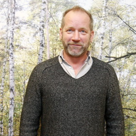 Muzikant David Koller (61) z legendární kapely Lucie je dokonalým magnetem na ženy. Ať už má šediny, či nikoli. 