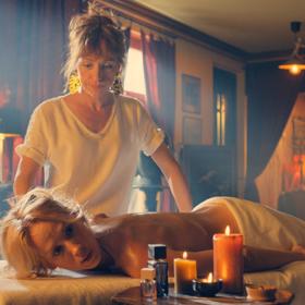 Natálie (Petra Hřebíčková) má úspěšnou kariéru. A ani netušila, že jí chybí stabilní partner.