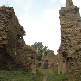 Druhou svatbu prožila Vendula Pizingerová v roce 2009 netradičně na romantické zřícenině hradu Buben. Svazek se nepovedl a po třech letech přišel rozvod.