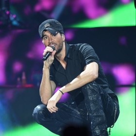 Trojnásobný tatínek Enrique Iglesias oslavil 8. května 47. narozeniny.