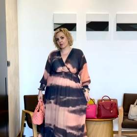 Redaktorka Kristina v maxi šatech s výstřihem do V. PIETRO FILIPI, Fashion Arena Prague Outlet, 4995 Kč