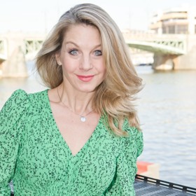 Herečka Sabina Laurinová je křehkou blondýnkou se vším, co k tomu patří. Hluboké modré oči nevyjímaje. 