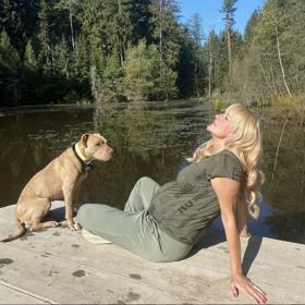 Vendula Pizingerová se stala mámou po dvacítce, třicítce i padesátce. Může tedy srovnávat, co mateřství v různém věku obnáší.