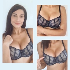 Muzikálová zpěvačka a snacha Dády Patrasové se může pochlubit perfektními ňadry.