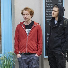 Riči se nechce vrátit do vězení, a tak vymyslí zoufalý plán.