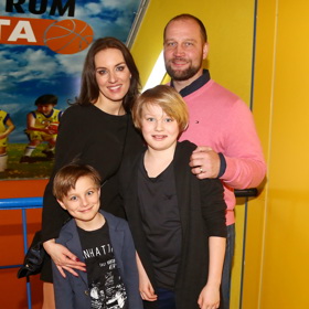 Klukům před dvěma lety přibyl ještě bráška, který dostal jméno Ron a je prvním společným dítětem Šlégrových.