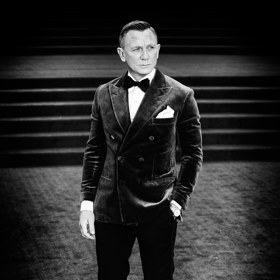 Módní styl Daniela Craiga je vybroušený do posledních detailů. Dost možná, že Jaromíra Soukupa čeká po boku nové partnerky změna image. 