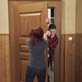 Jenže se jí to vymstí, protože Riči je opravdu nebezpečný.